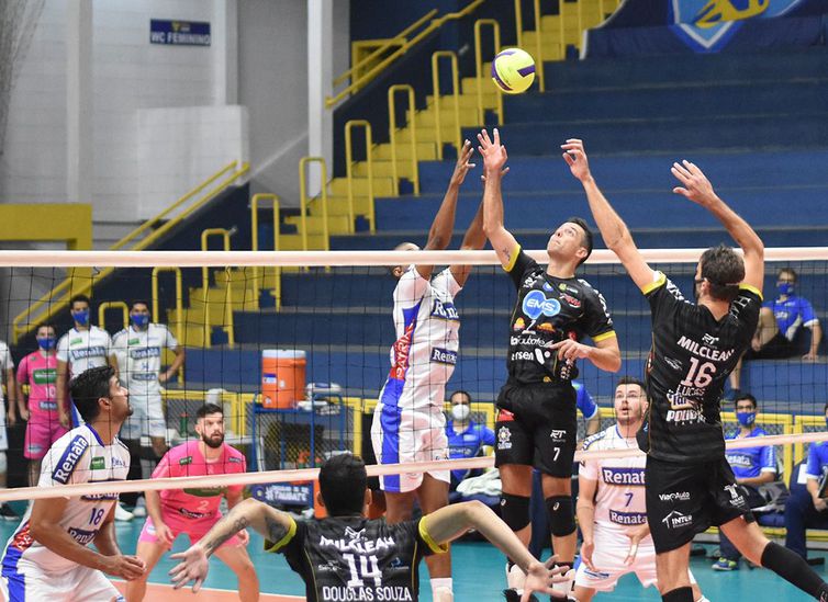 Taubaté e Guarulhos abrem semifinais do Paulista de Vôlei Masculino