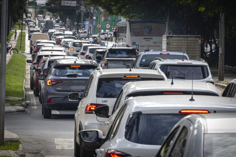 Motoristas de 40 municípios passam a ter desconto em multas