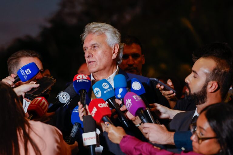 Caiado critica falta de ação do governo federal sobre taxação dos Estados Unidos