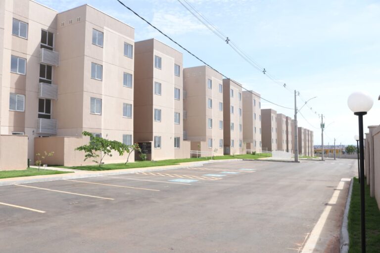 Governo de Goiás entrega 448 apartamentos em Goiânia