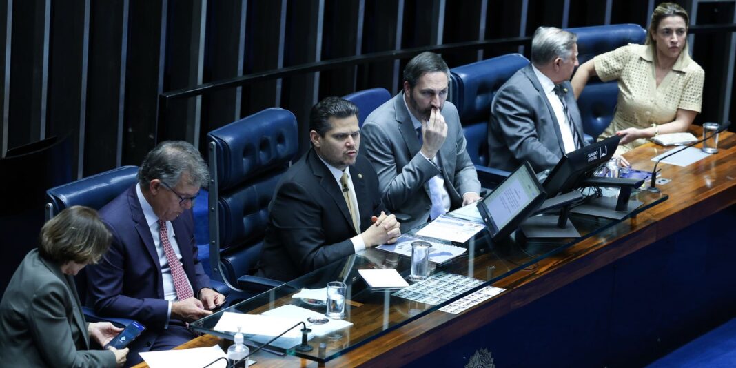 Senado aprova reconhecimento de estágio como experiência profissional