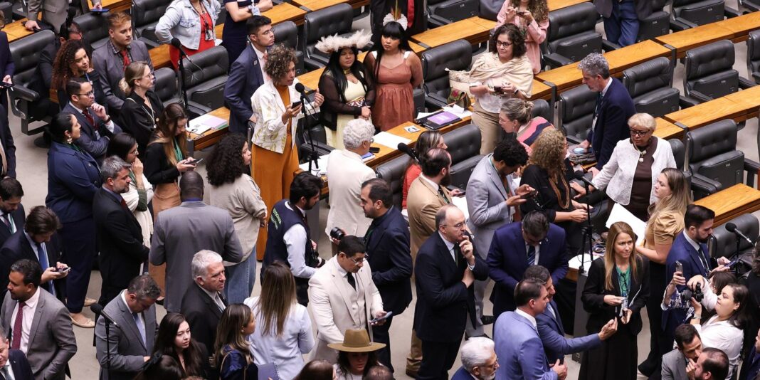 Câmara aprova a revogação do veto ao PL da Dosimetria; proposta agora segue para o Senado