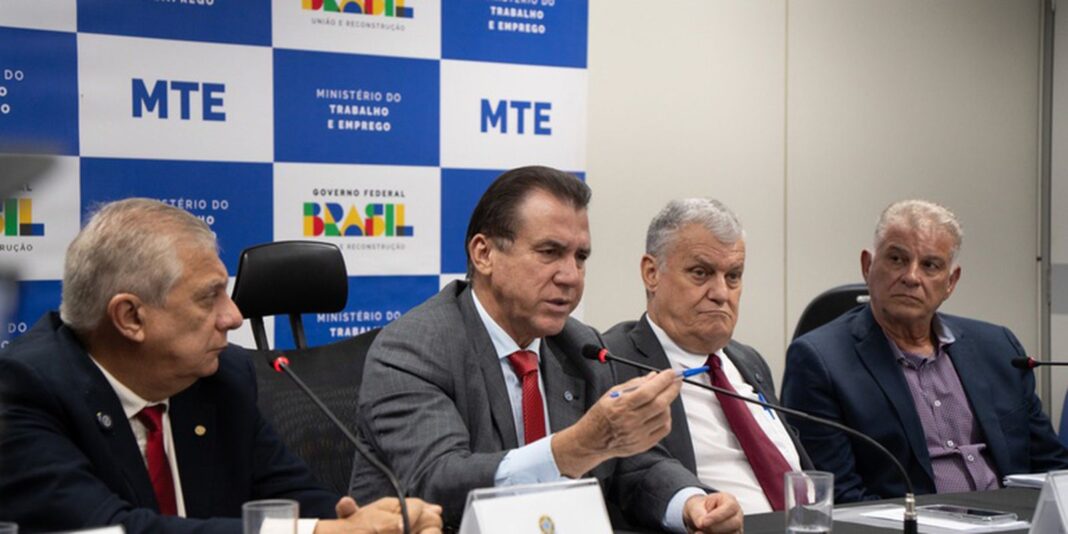 Taxistas solicitam ao governo criação de linha de crédito para renovação de frota