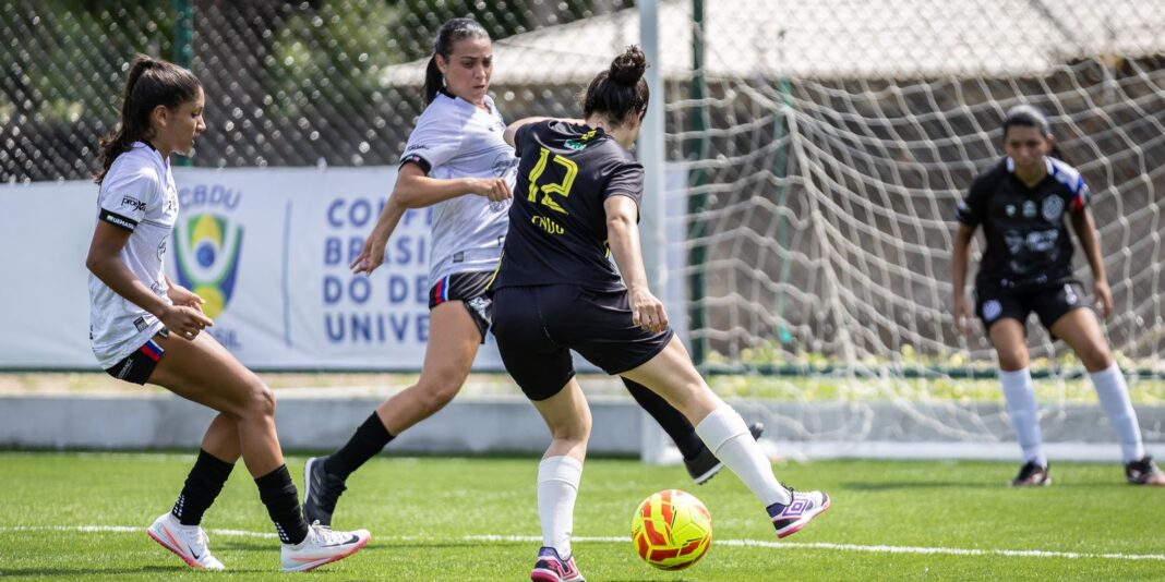 JUBs Futebol disponibiliza campo exclusivo para a prática do futebol feminino