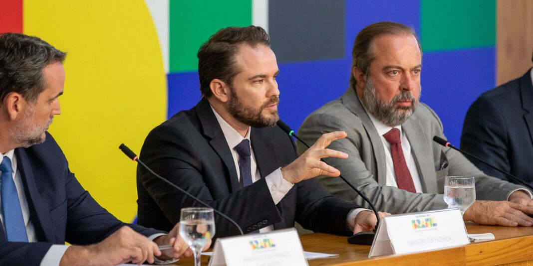 Governo aumenta imposto sobre cigarro para financiar querosene e biodiesel