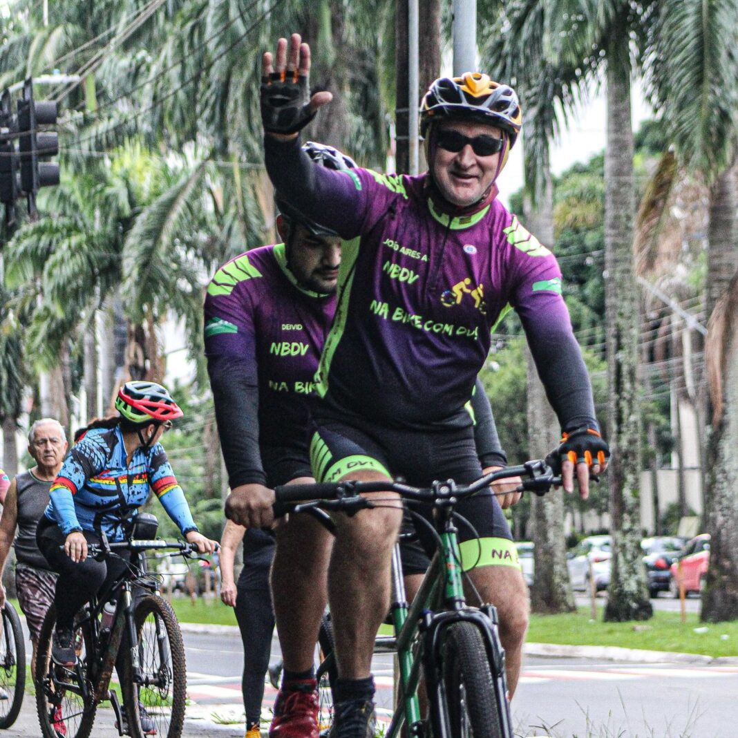 Grupo de pessoas com deficiência visual realiza visita ao Centro Cultural Martim Cererê