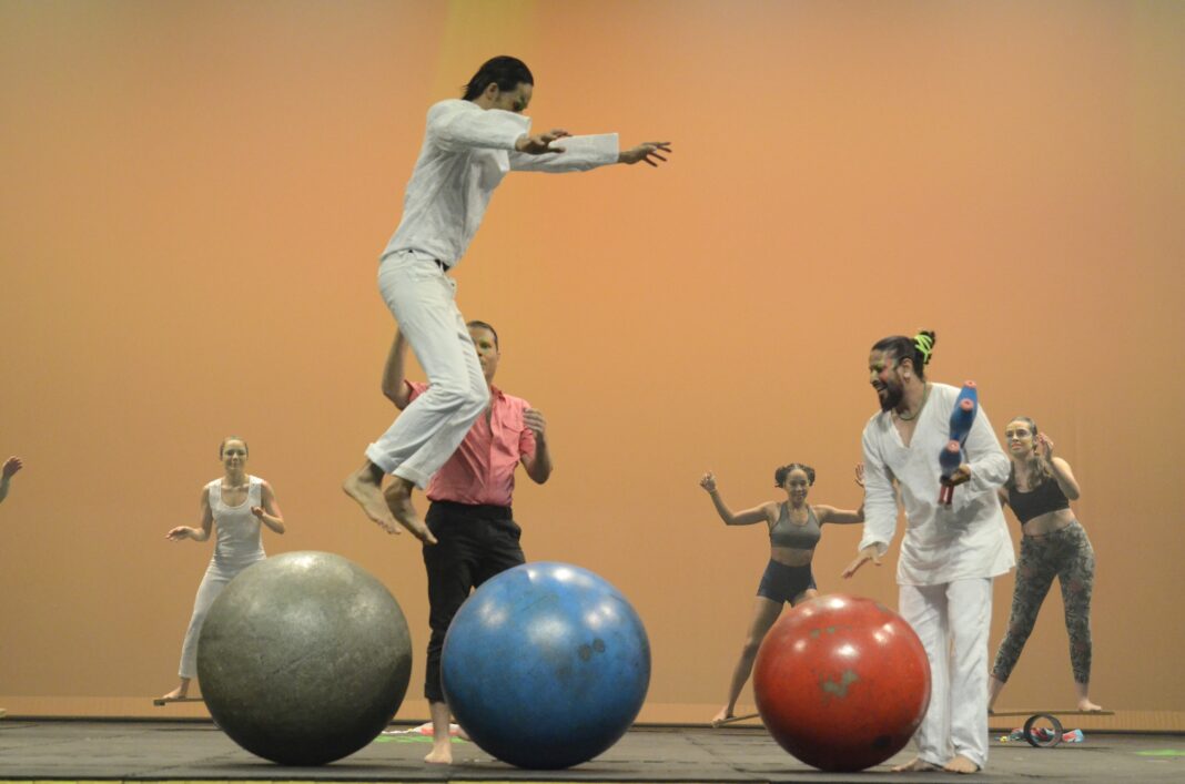 Escola de Circo do Basileu França exibe as peças “Varieté” e “Pulso da Carne”