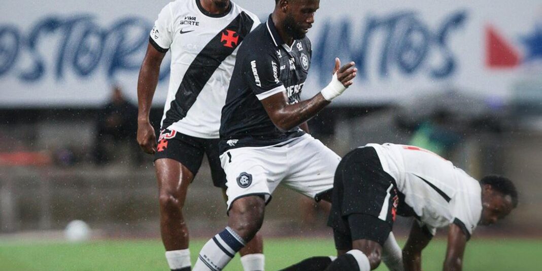 Remo e Vasco empatam no Brasileirão após atraso por chuva