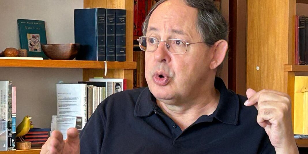 Hiperglobalização enfrenta crise, afirma economista Eduardo Giannetti