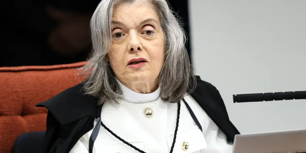 Cármen Lúcia se manifesta a favor da condenação de Eduardo Bolsonaro por difamação