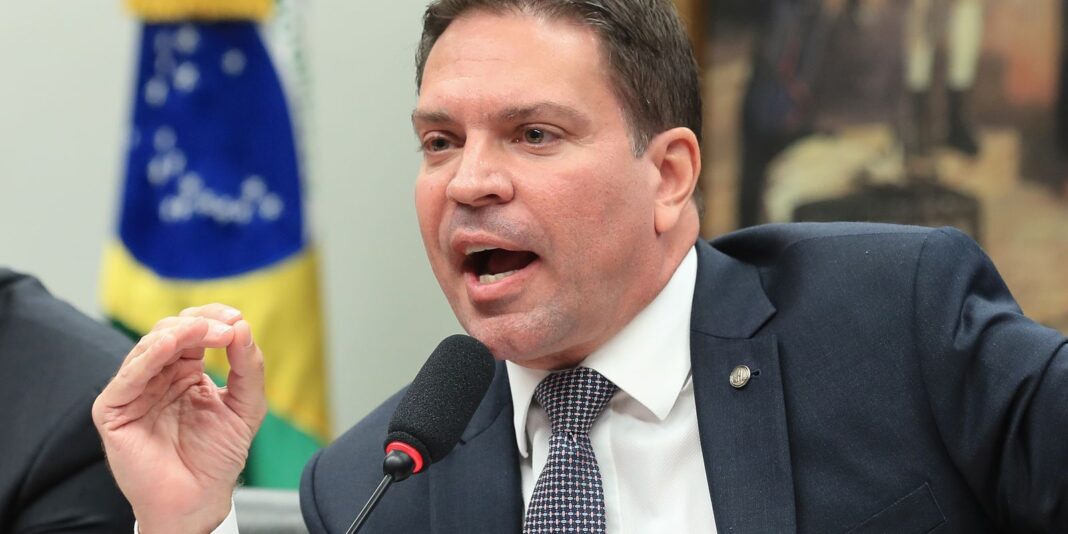 Prisão de Ramagem resulta da cooperação entre Brasil e EUA, afirma PF