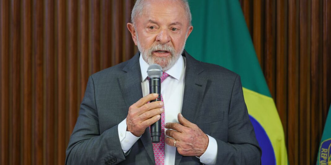 Lula afirma que o país não necessita de escolas cívico-militares na educação