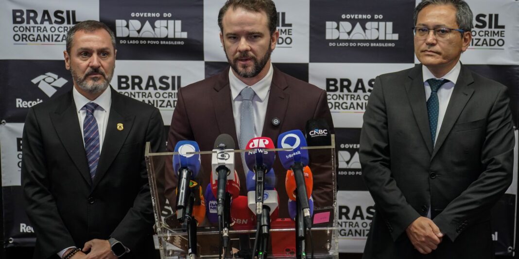 Brasil e EUA assinam acordo para o combate ao tráfico de armas e drogas