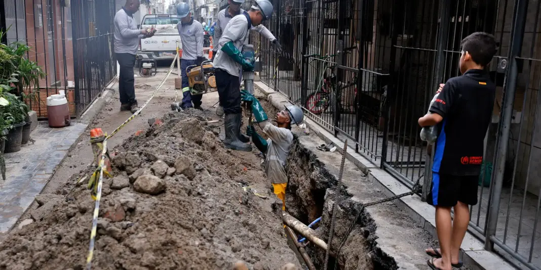 Professora destaca preocupação com endividamento relacionado à taxa de água e esgoto na Maré