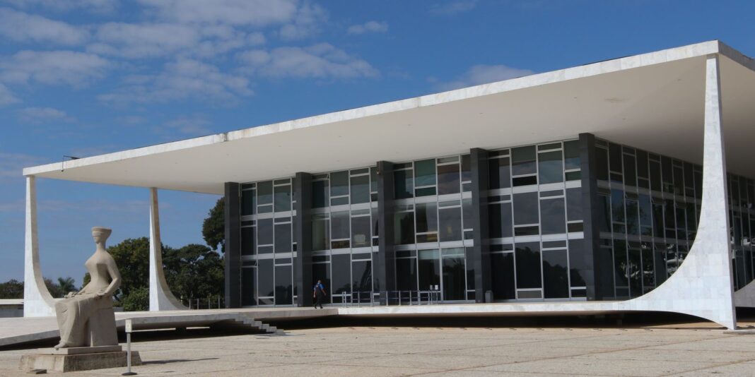 Defesa pede autorização ao STF para cirurgia no ombro de Bolsonaro