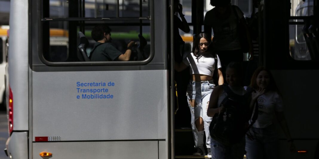 Rio de Janeiro aprova lei para combater abusos contra mulheres no transporte coletivo