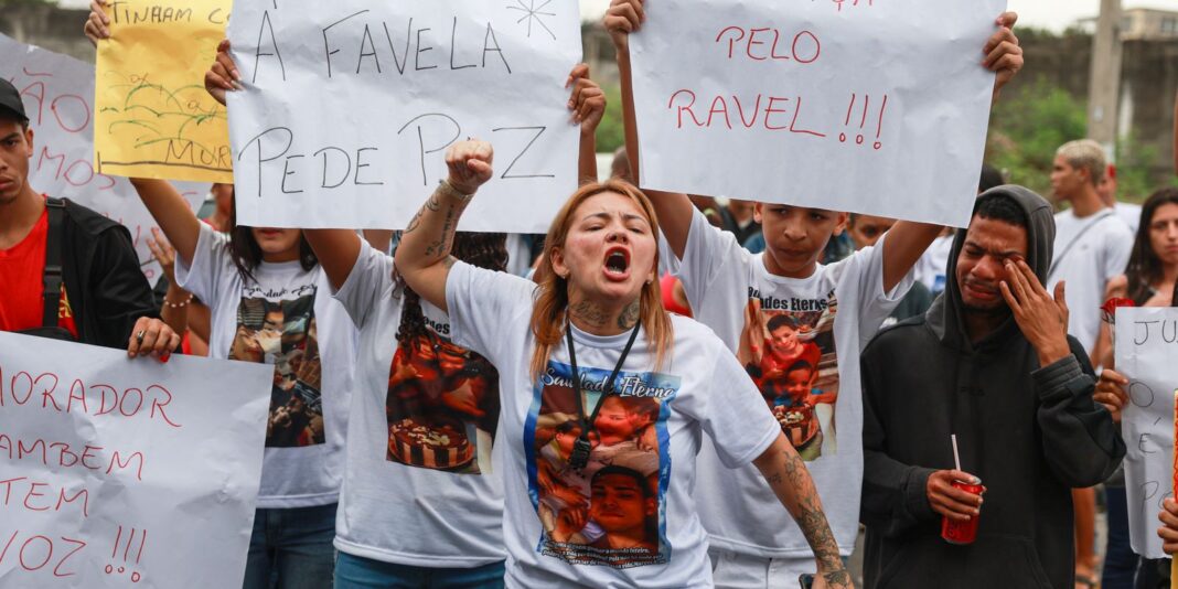 Nove em cada dez moradores de comunidades do Rio se opõem a operações policiais violentas