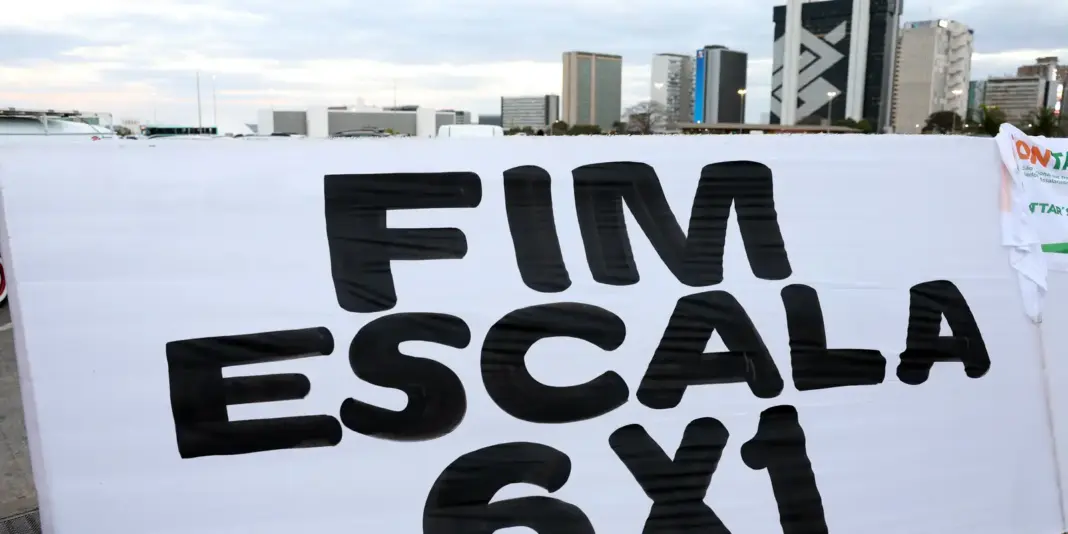 Vereadores apresentam projetos para extinguir a escala 6x1 no serviço público