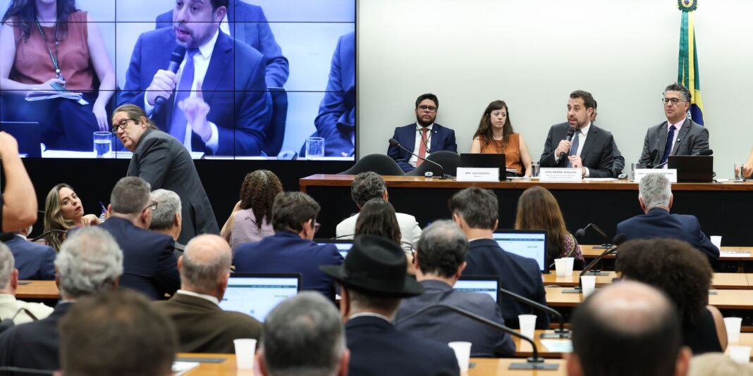 Boulos questiona compensação a empresas pela extinção da escala 6x1