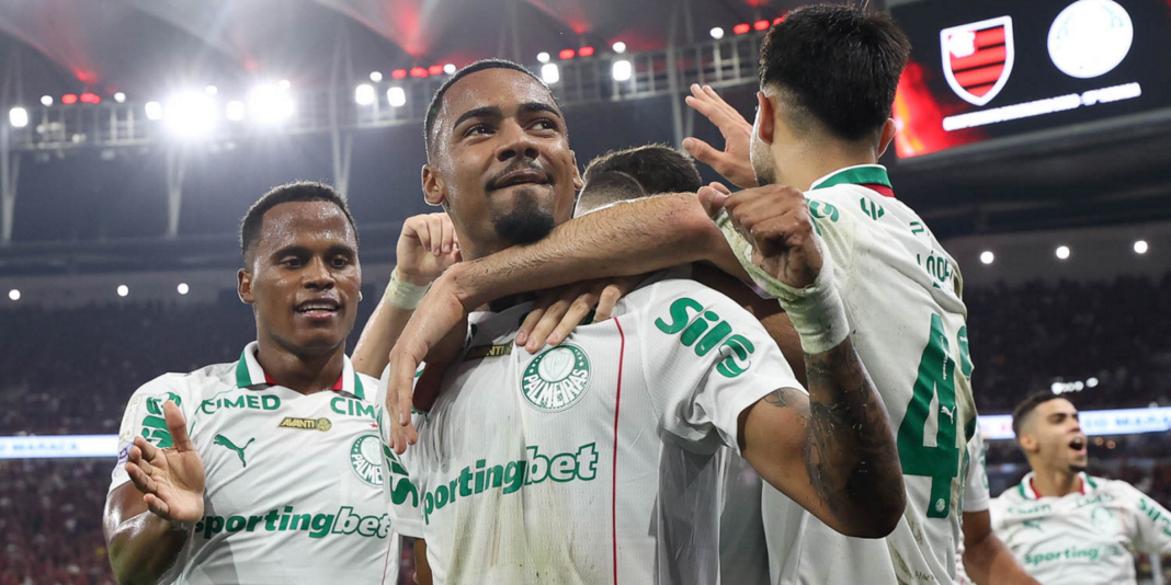 Palmeiras vence Flamengo e aumenta vantagem na liderança do Campeonato Brasileiro