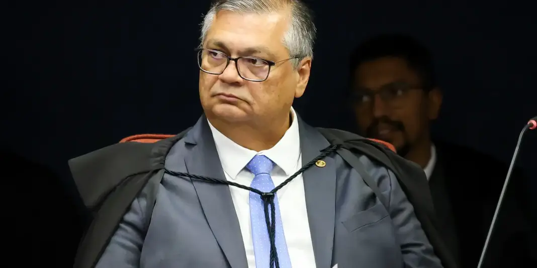 Dino estabelece prazo de 10 dias para que governo apresente plano de combate a incêndios