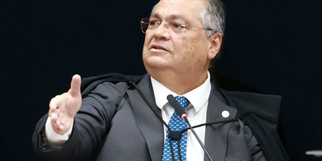 Ministro Flávio Dino rejeita pedido de liberdade de Deolane Bezerra