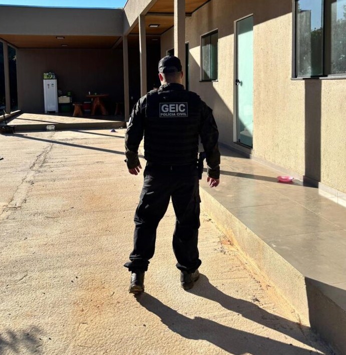 Operação combate organização envolvida com tráfico de drogas e lavagem de dinheiro