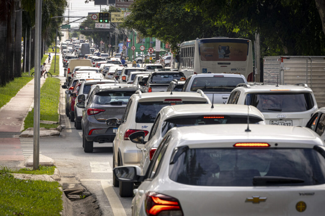 Vencimento do IPVA de maio ocorre nesta sexta-feira para todos os finais de placa; saiba como emitir a parcela