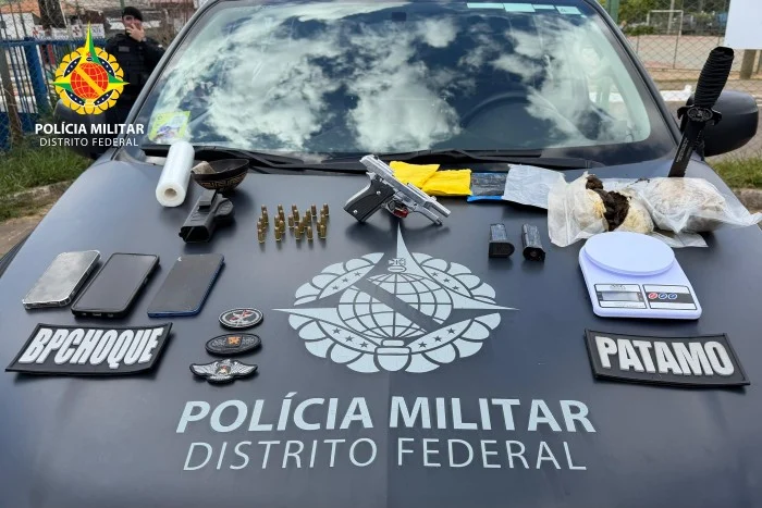 PMDF apreende pistolas, munições e drogas durante operação na Cava de Baixo, em São Sebastião