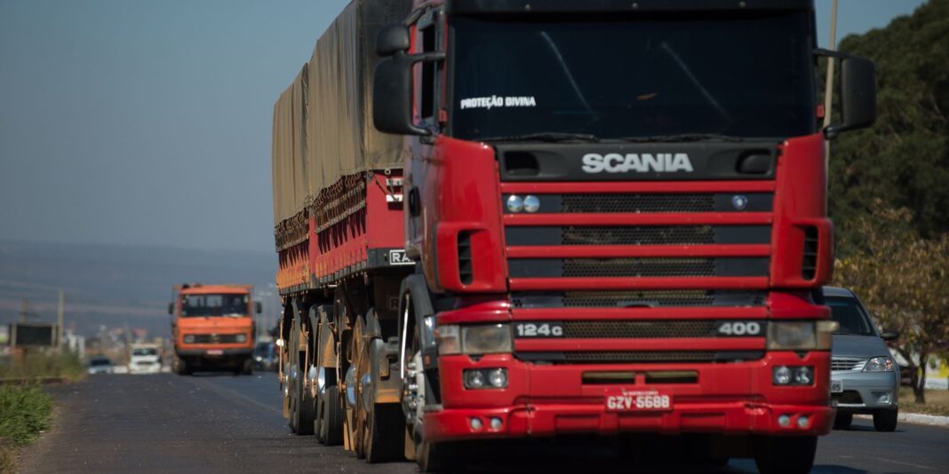CMN regulamenta programa de renovação de frotas de ônibus e caminhões