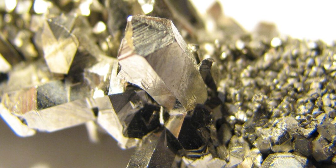 Brasil enfrenta 'vazio estratégico' em minerais críticos, segundo especialista