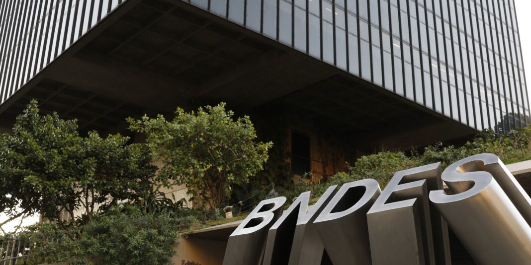 BNDES lança linha de financiamento para transporte de carga e passageiros