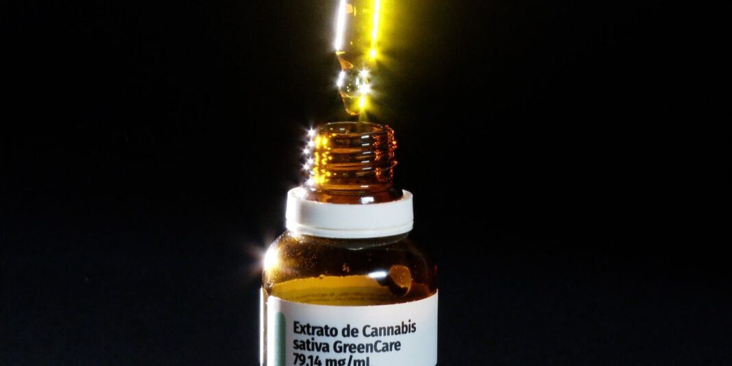 Mulheres entre 45 e 64 anos são as principais consumidoras de cannabis medicinal no Brasil