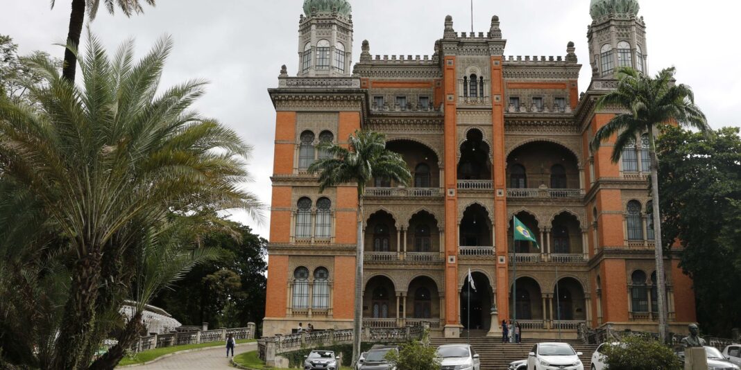 Justiça Federal ordena a remoção de perfis que disseminam desinformação sobre a Fiocruz