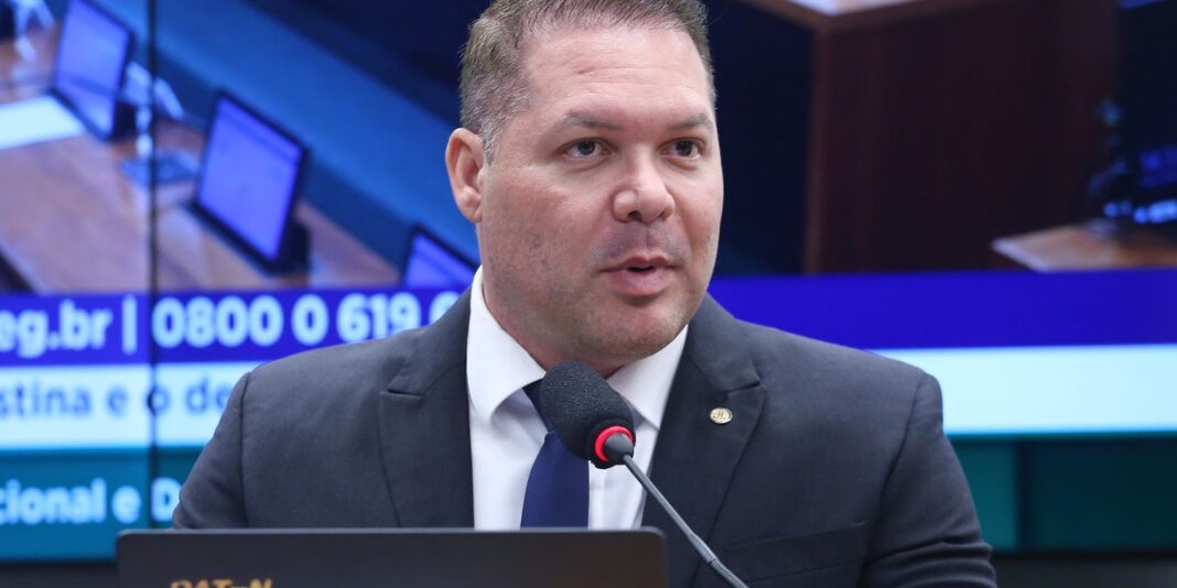 TSE declara inelegibilidade de ex-deputado do Ceará e anula votos recebidos