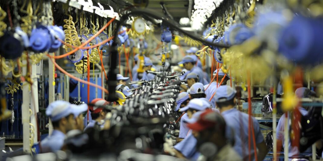 Parecer da Comissão Especial sobre jornada de trabalho é adiado em meio a pressão por transição de 10 anos