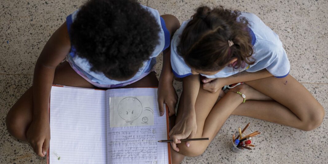 Estudo aponta que metade dos estudantes não percebe debate antirracista nas escolas