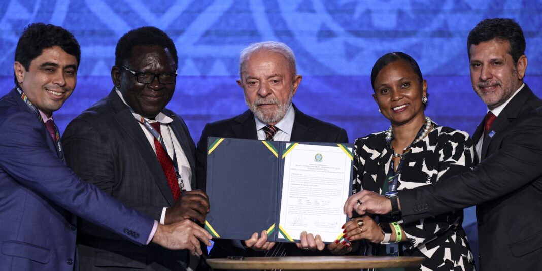 Educação como ferramenta de consciência e soberania para o Brasil e a África