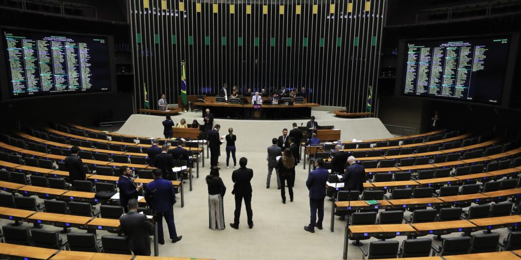 Minirreforma eleitoral estabelece limites e parcelamento de multas para partidos políticos