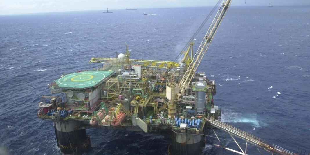 Brasil registra recorde na produção de petróleo durante conflito no Irã