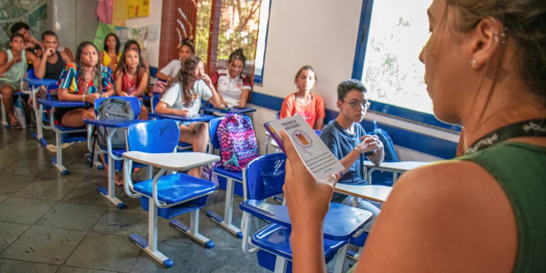Quatro em cada dez alunas no Brasil são afastadas das aulas devido a dores menstruais