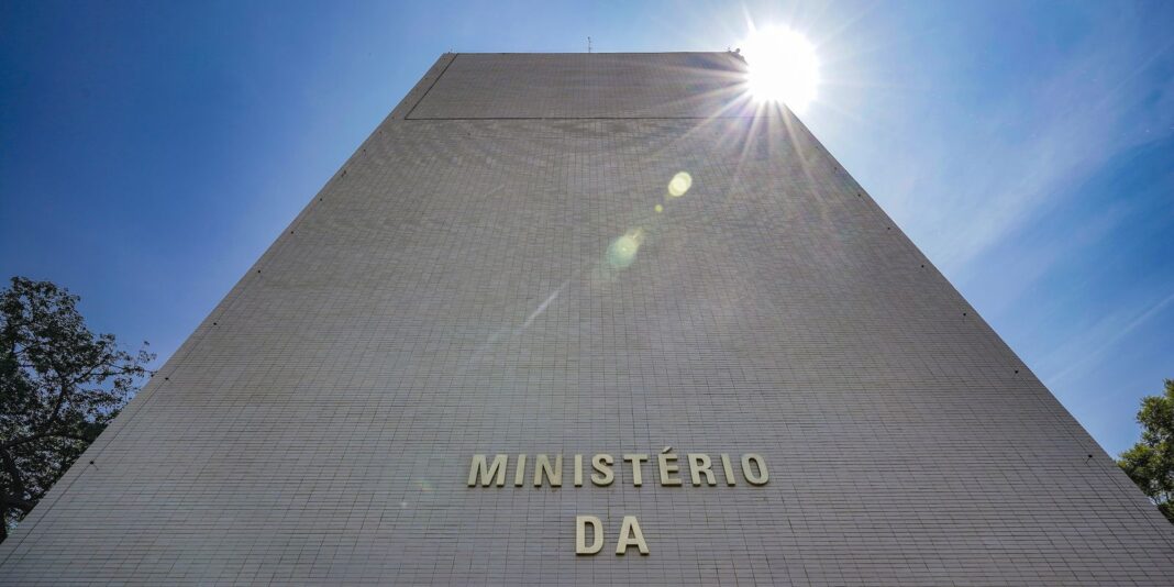 Governo realiza bloqueio de R$ 22,1 bilhões no Orçamento de 2026