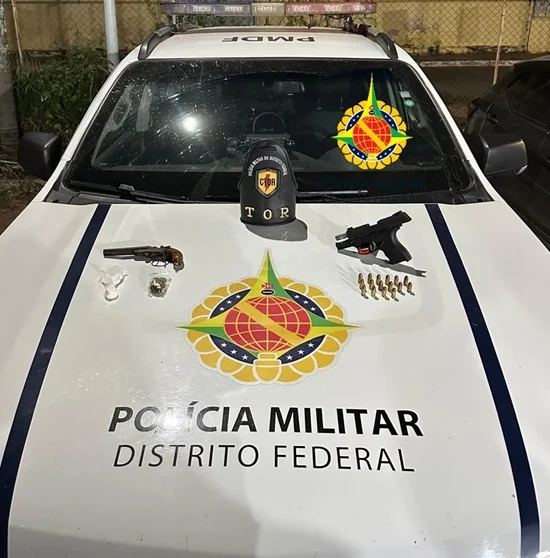 PMDF prende homem por posse de armas de fogo e drogas no Gama