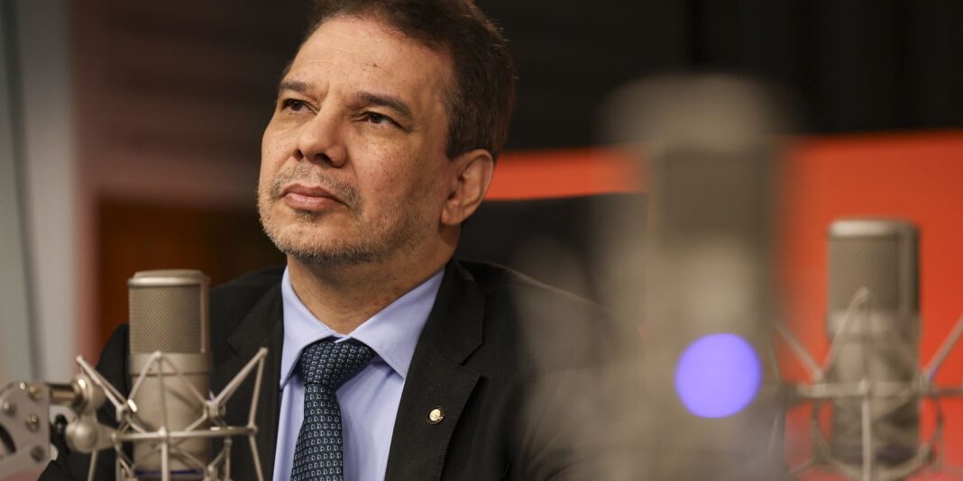 Ministro apresenta programa para aumentar a segurança em presídios e enfrentar o crime organizado
