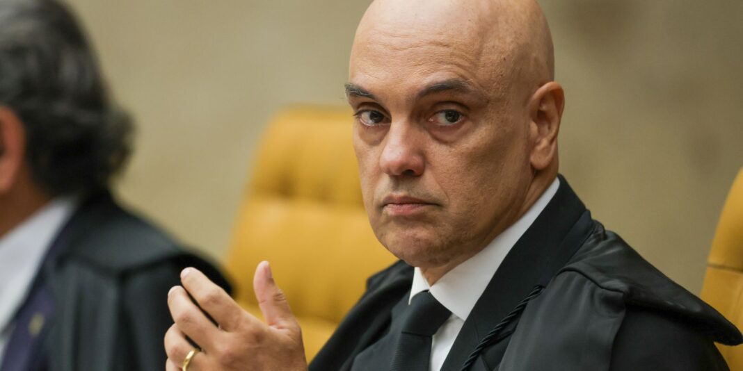Fachin autoriza AGU a representar Moraes em processo nos Estados Unidos