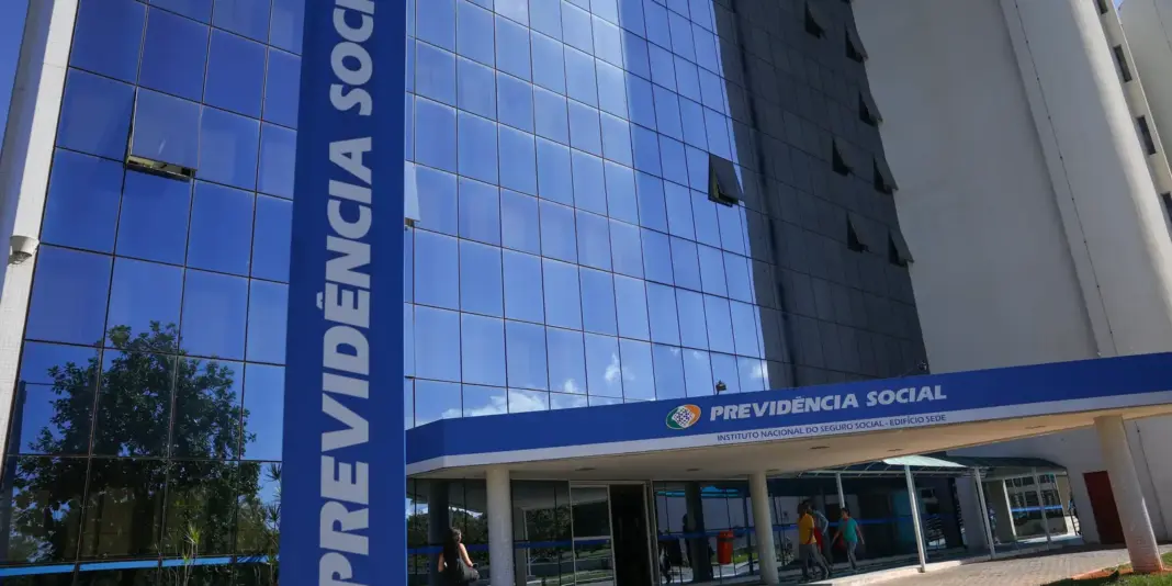 Fila do INSS atinge menor nível em 21 meses, com 1,8 milhão de pedidos pendentes