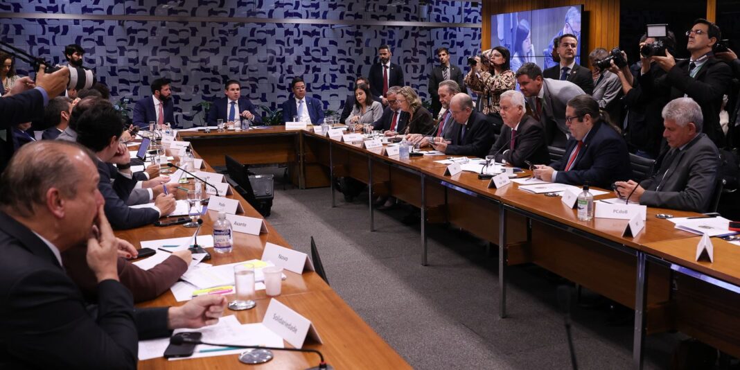 Câmara: governo retira urgência da proposta que altera a escala 6x1 e libera pauta para votação