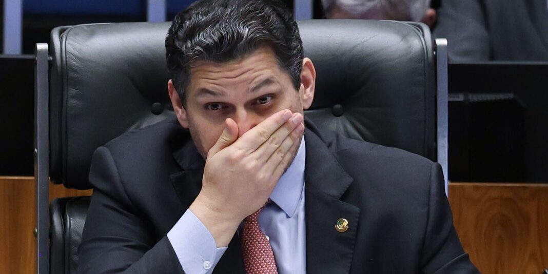 Alcolumbre não se manifesta sobre PEC que extingue escala 6x1, enquanto oposição tenta preservar jornada de trabalho