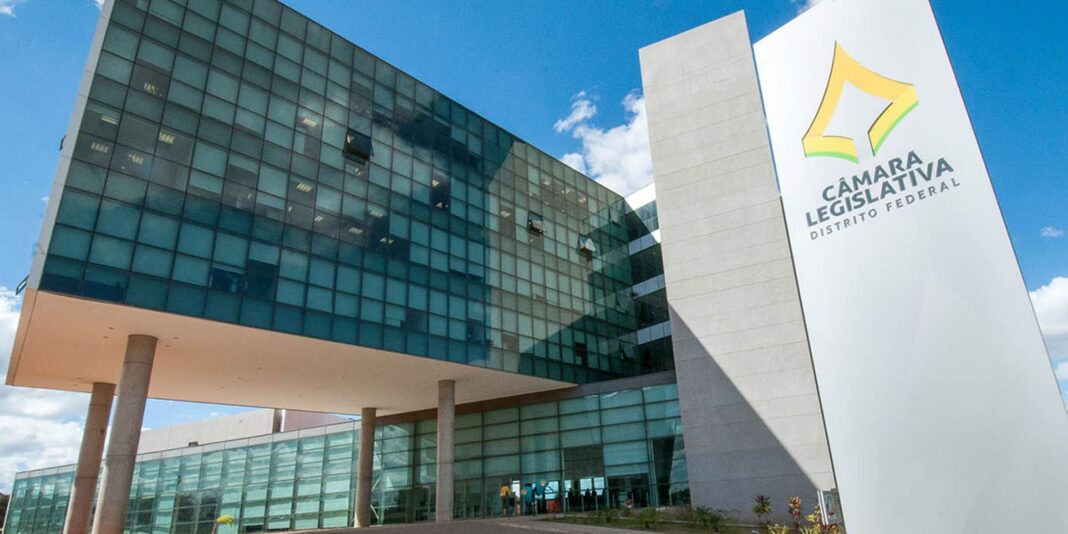 Deputados distritais aprovam extinção da jornada 6x1 para terceirizados na Câmara Legislativa