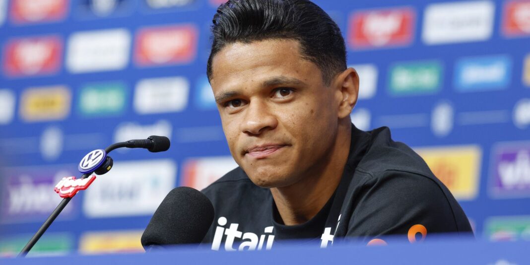 Douglas Santos detalha apoio tático a Vini Jr. em estratégia de Ancelotti